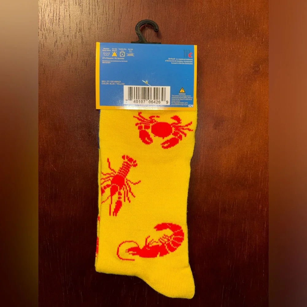 OLD BAY NOVELTY CREW SOCKS NWT MEN’S SHOE SIZE 6-12